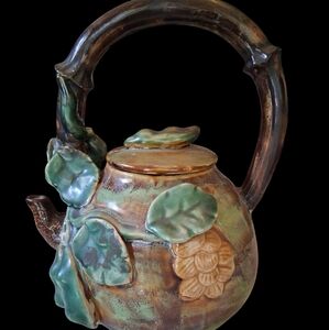 MAJOLICA TEAPOT